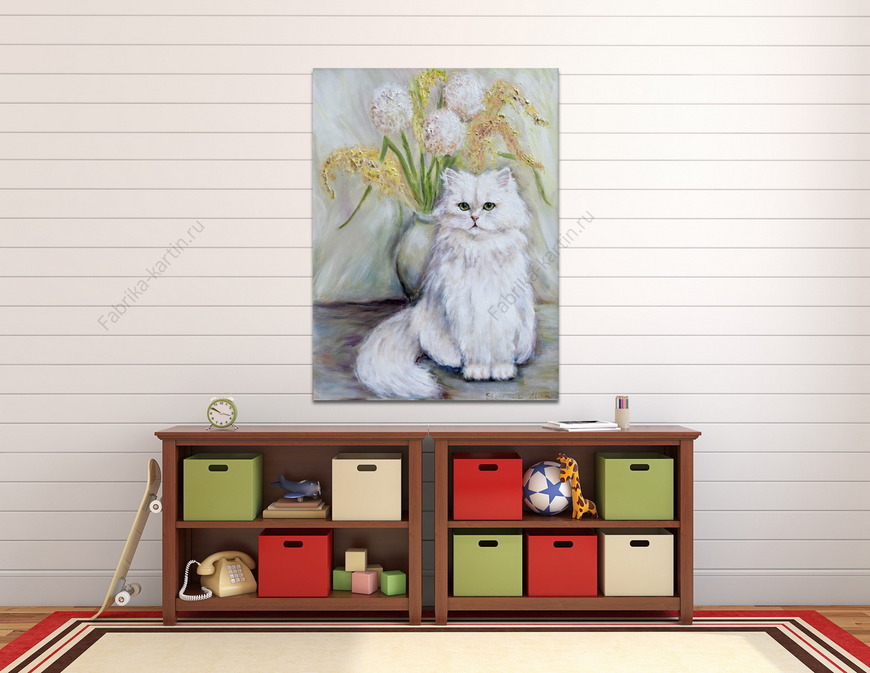 Картина Белый пушистый кот на фоне букета
